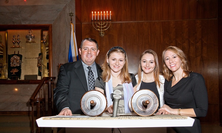 How to Celebrate a Bat Mitzvah and What Is It?