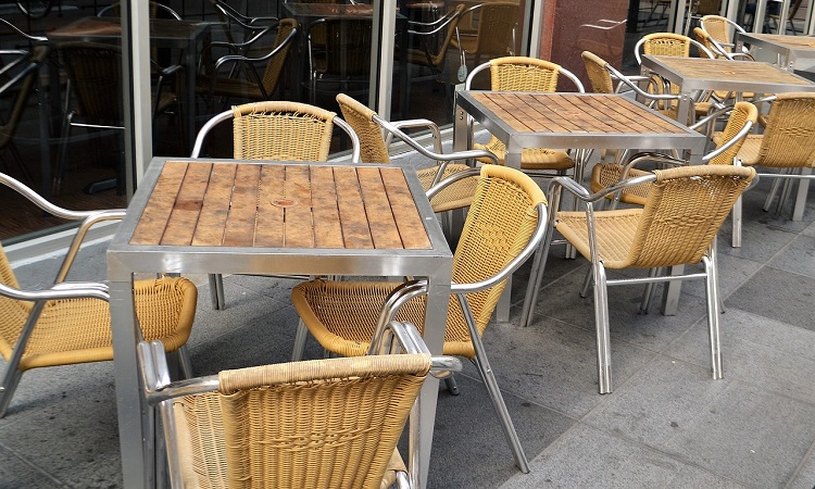 5 Ways in which Cafe Table Enhances the Customer Experience