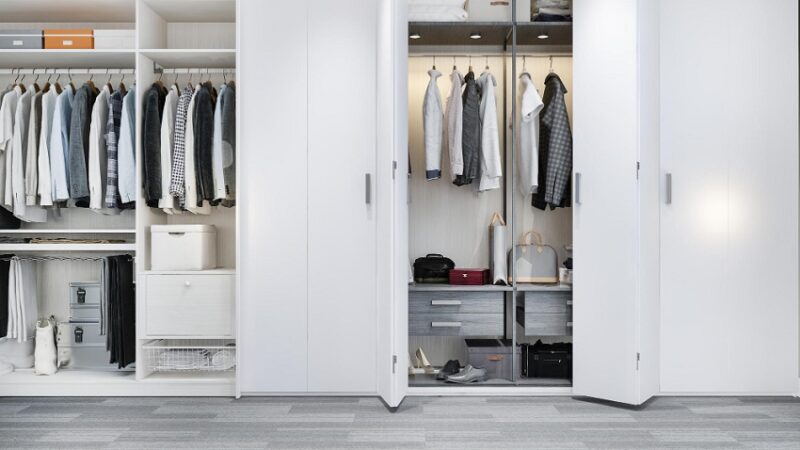 5 Tips to Organize a Cluttered Closet